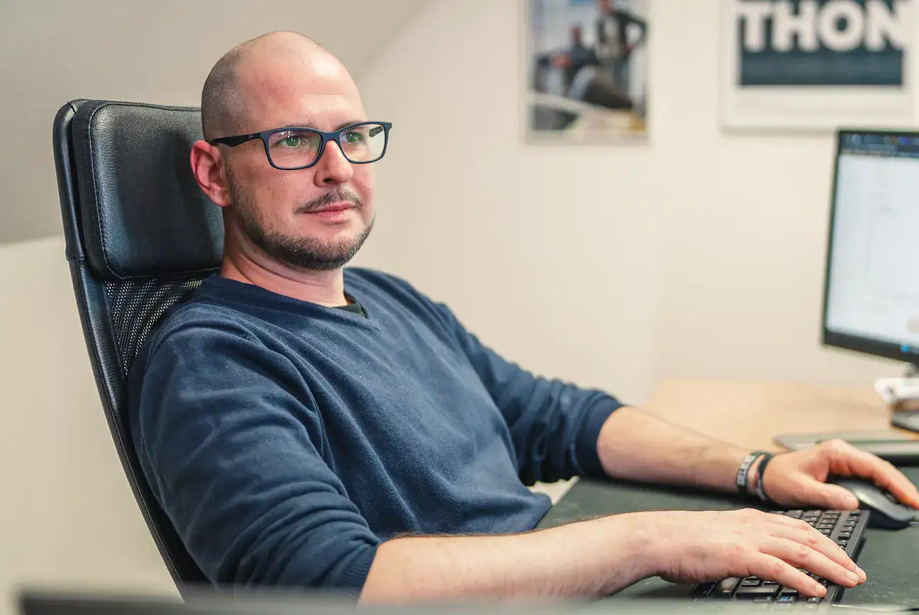 Mitarbeiter von cw.marketing im Büro in Leer